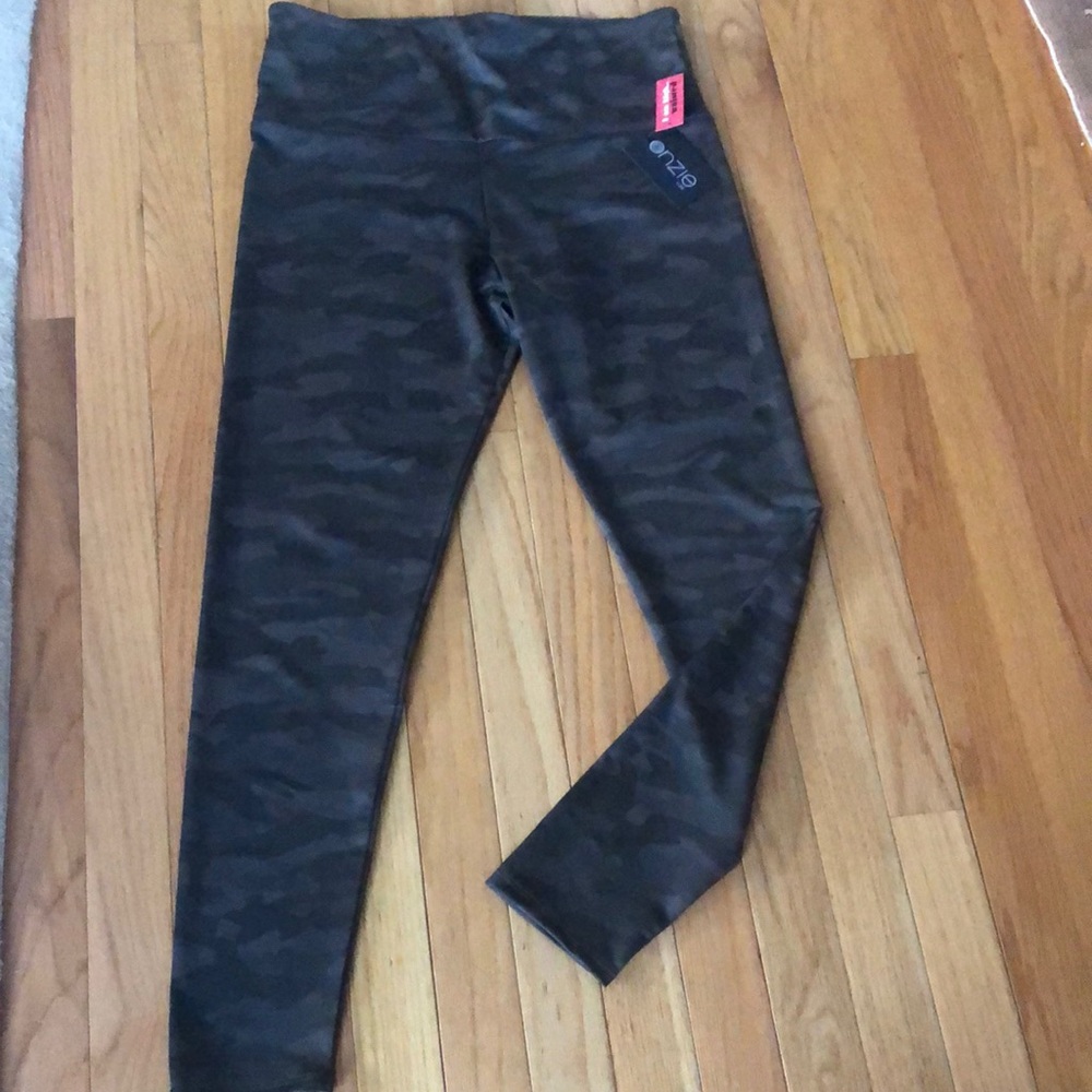 NWT ONZIE Camo High Rise Long Leggings!